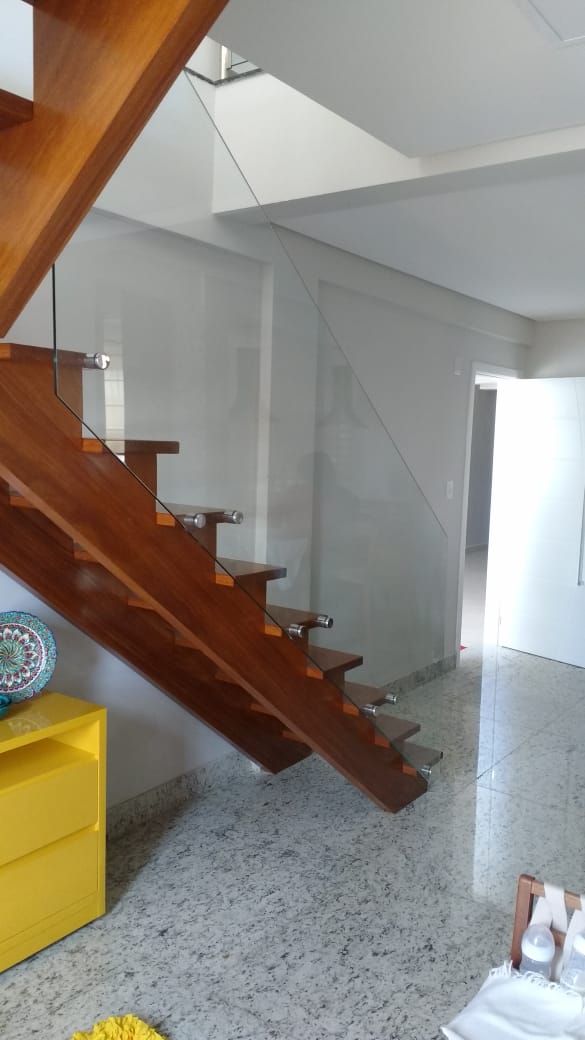 CORRIMÃO EM VIDRO.jpeg CORRIMÃO EM VIDRO.jpeg